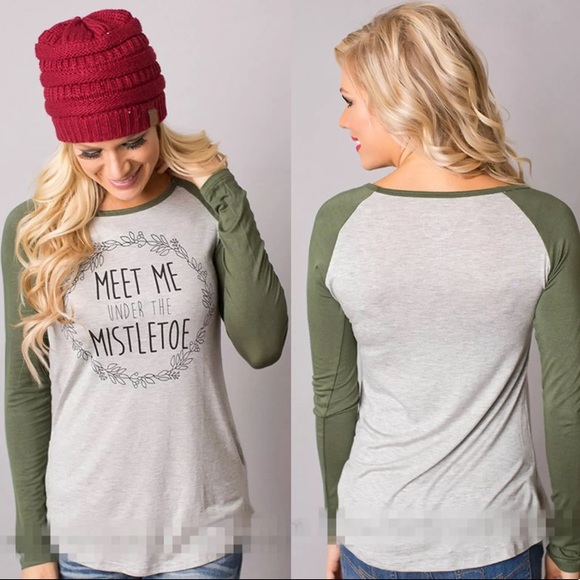 @rollierex Tops - Meet Me Under The Mistletoe